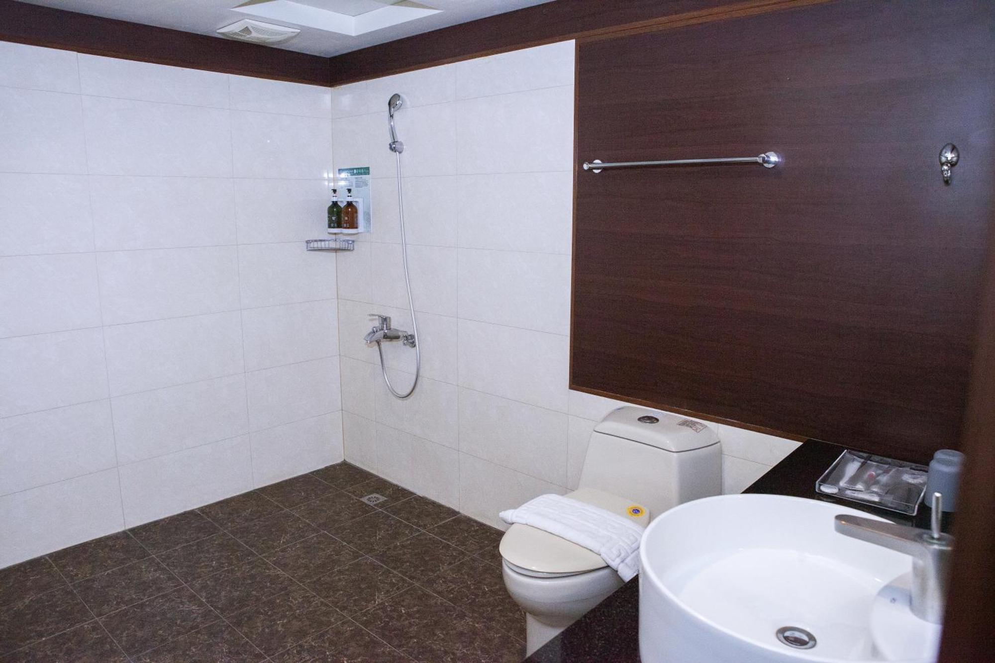 Yuai Fu Hao Hotel Taichung Exterior photo